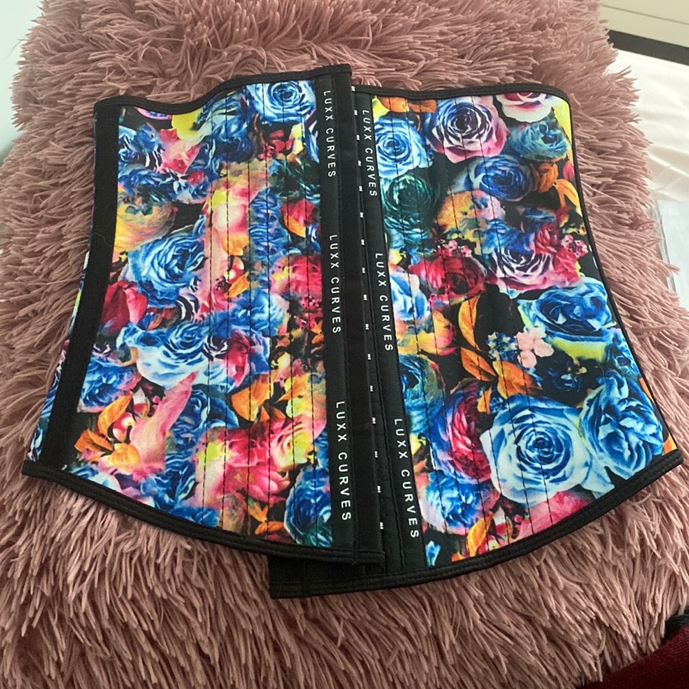 Luxx Curves waist trainer